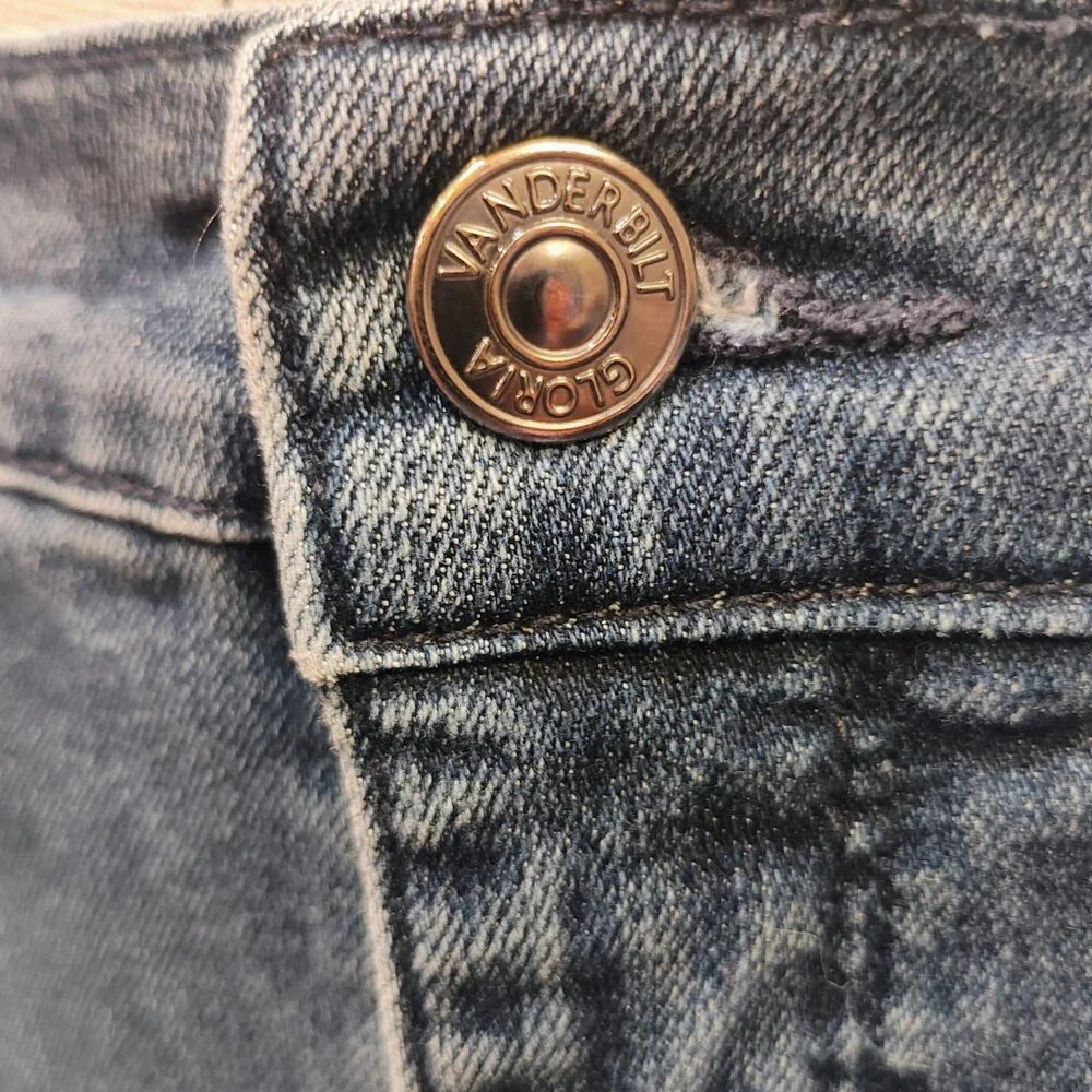 Gloria Vanderbilt Amanda Straight Jeans, Size 8 Short, Used - Picture 4 of 8